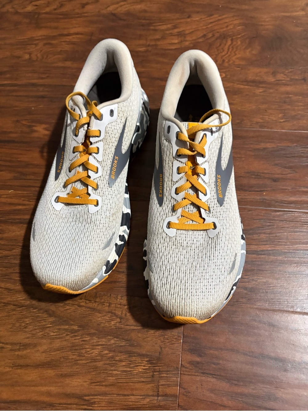 Brooks Ghost 15 Trainer, Runner Blanc/Gray/Sunflower size 11.5